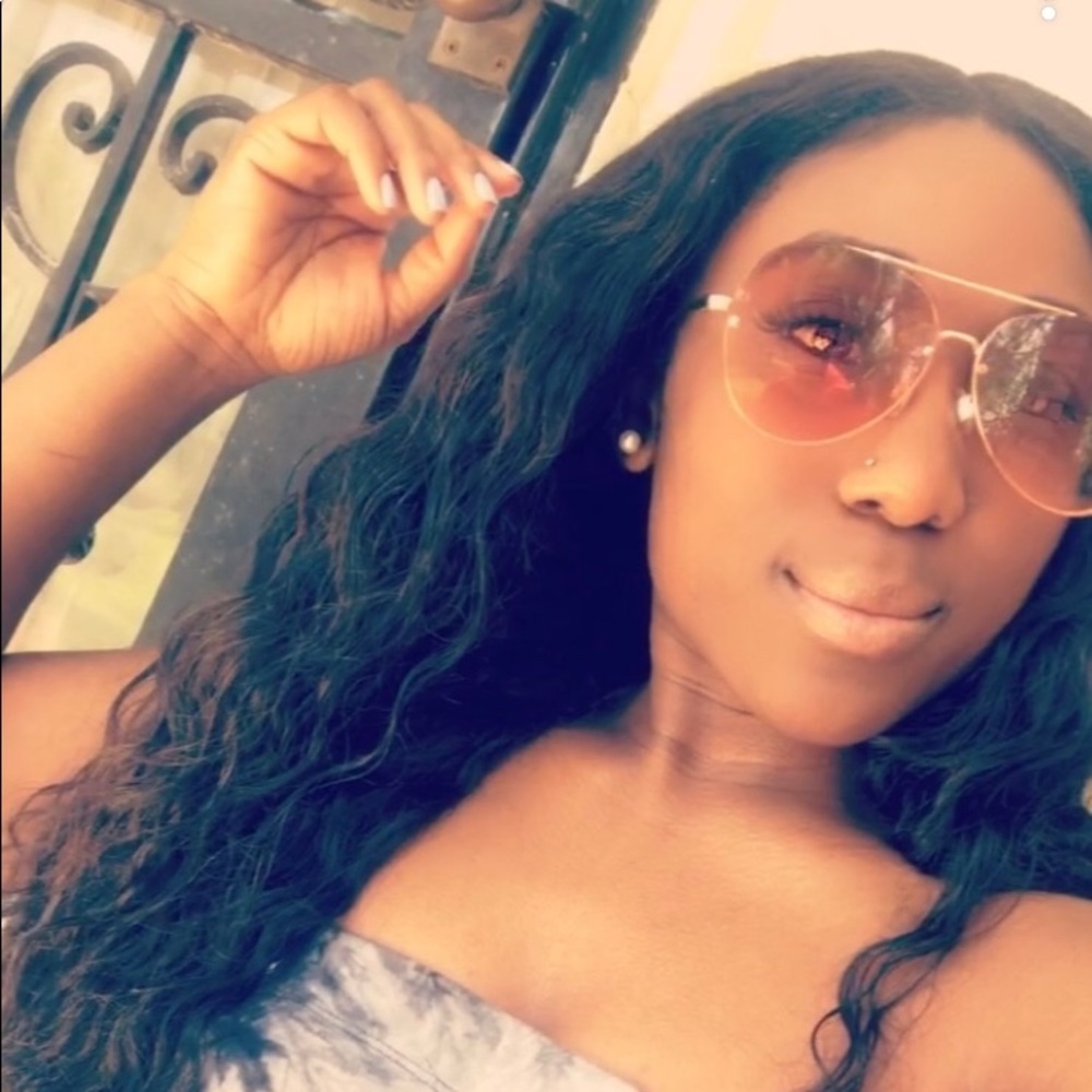 Meet your Posher, Makayla